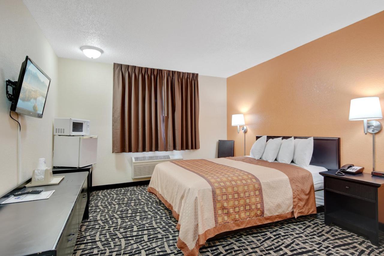 Americas Quality Inn & Suites - Finlayson Экстерьер фото