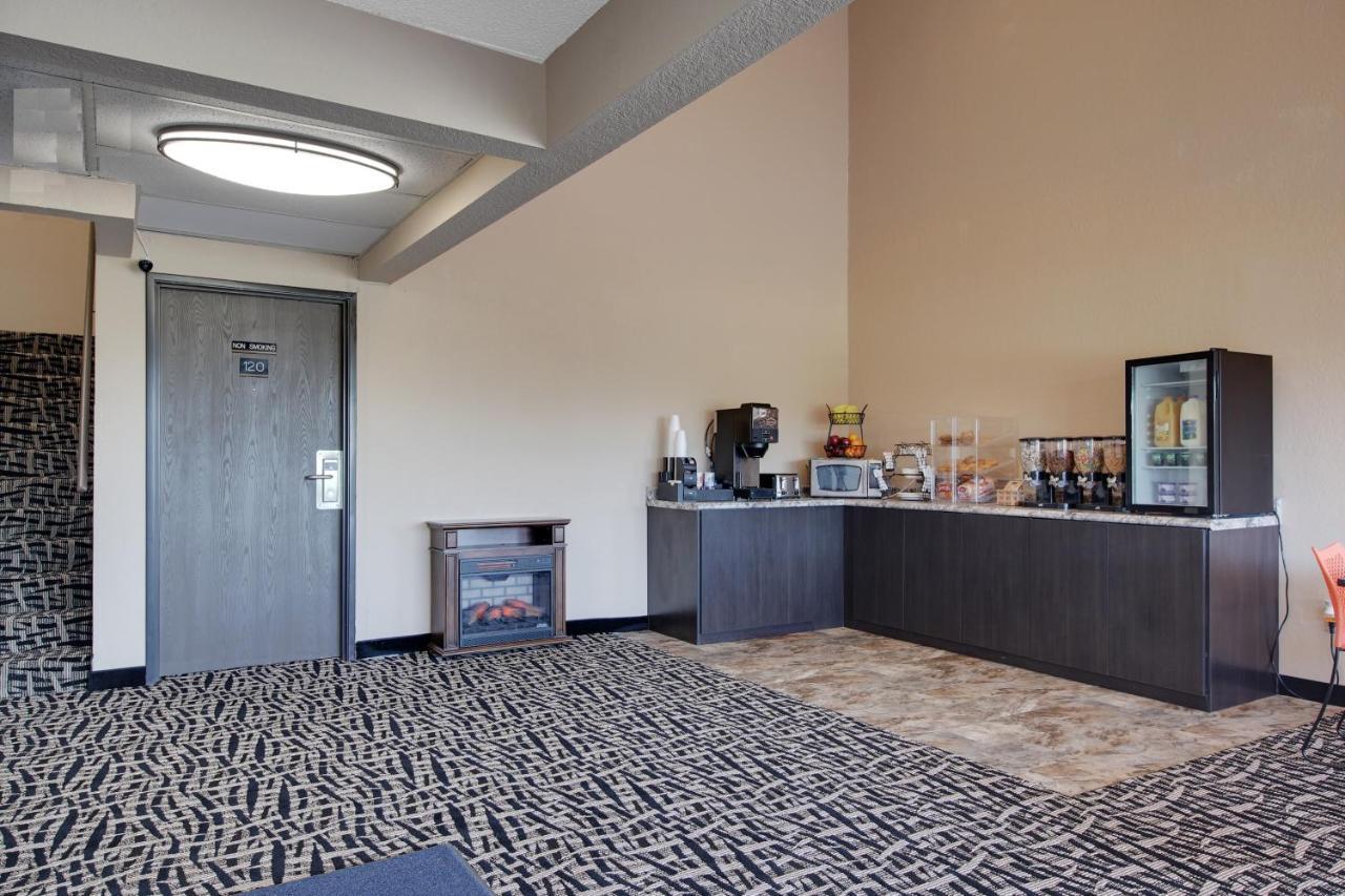 Americas Quality Inn & Suites - Finlayson Экстерьер фото