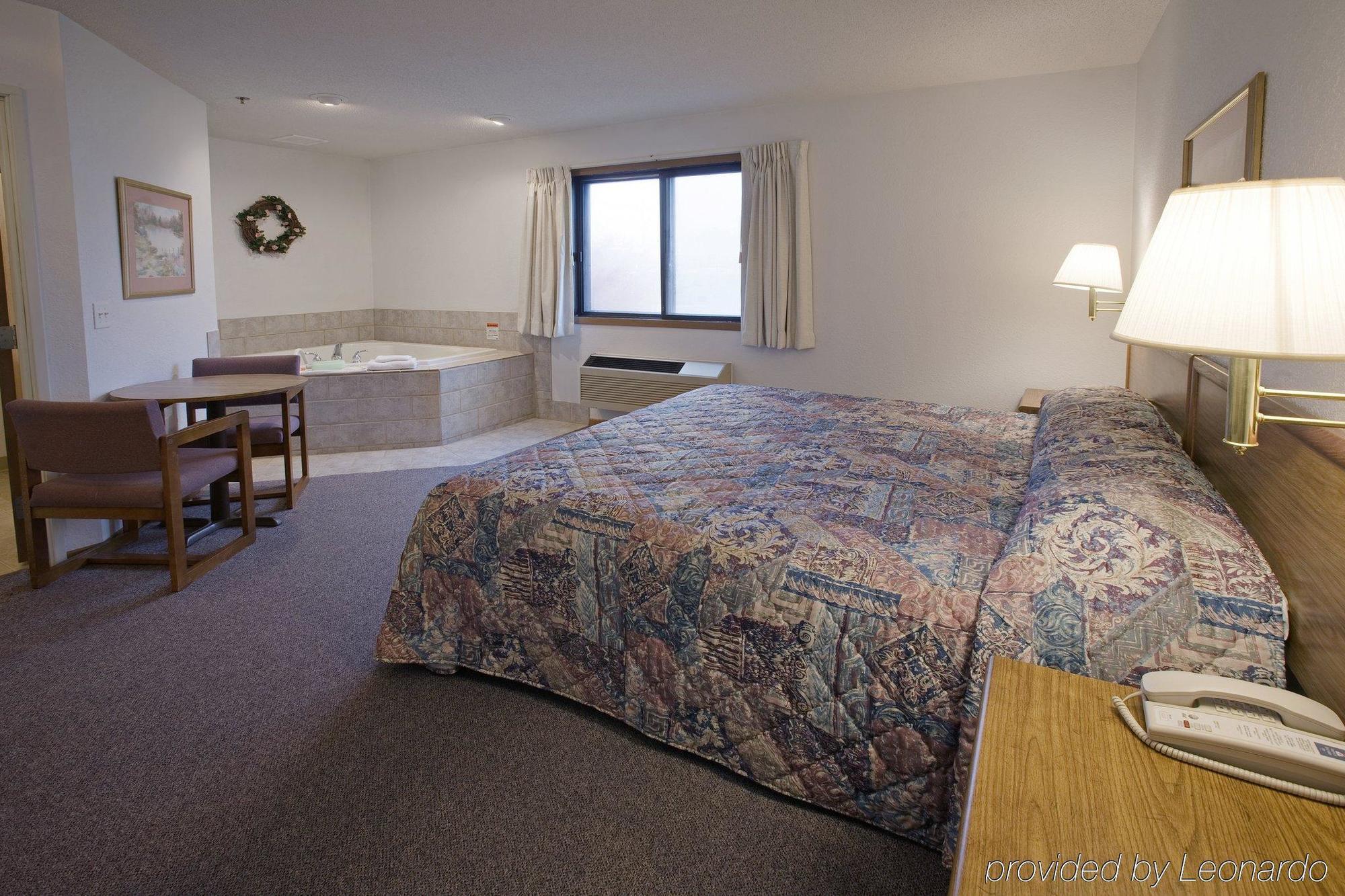 Americas Quality Inn & Suites - Finlayson Номер фото