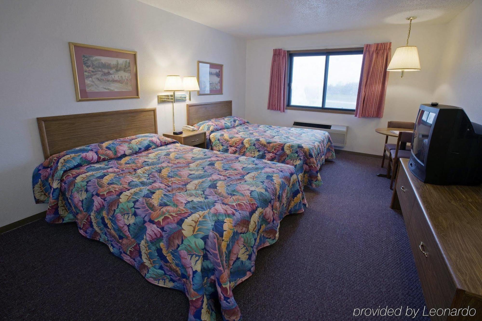 Americas Quality Inn & Suites - Finlayson Экстерьер фото