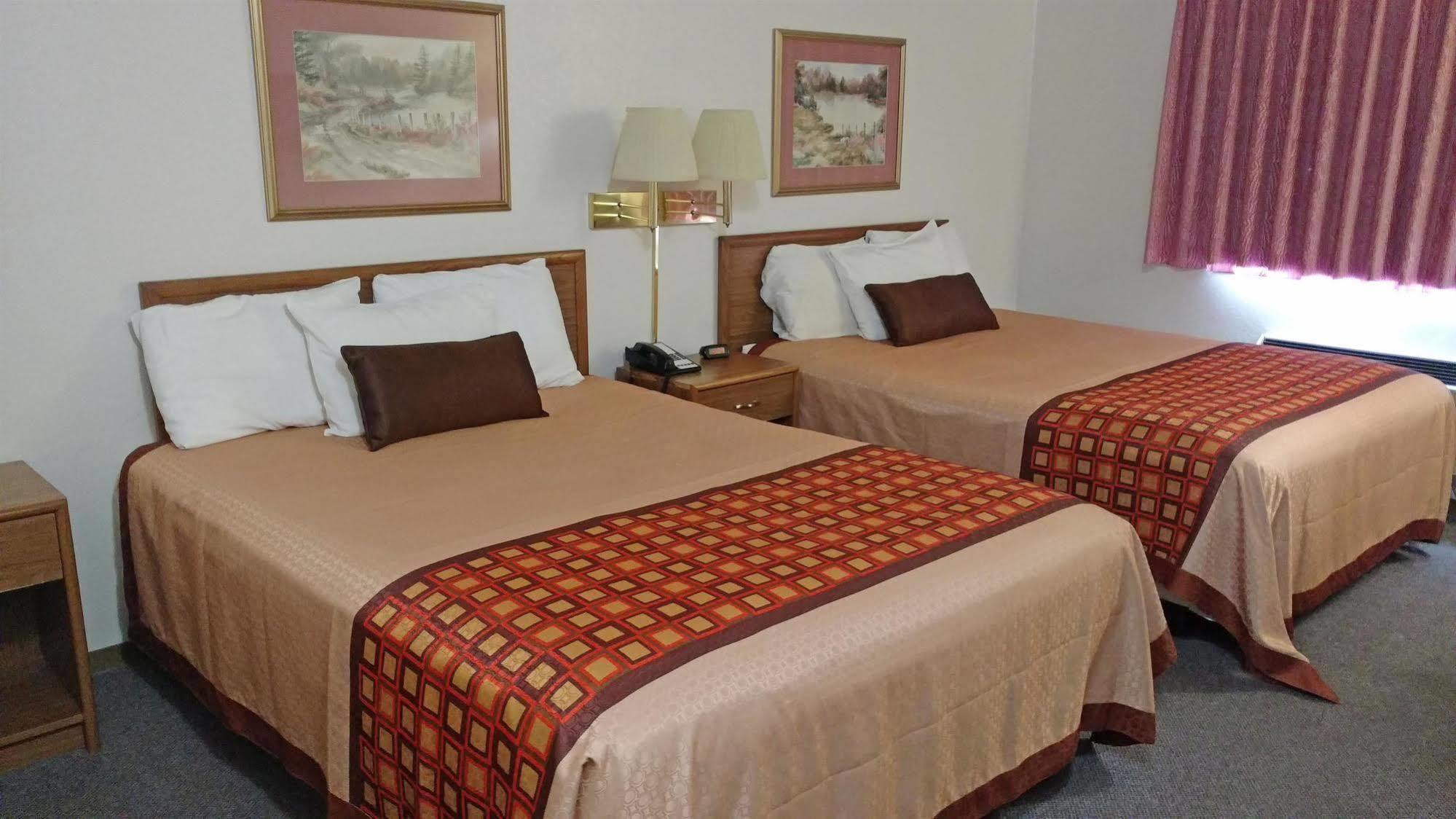 Americas Quality Inn & Suites - Finlayson Экстерьер фото