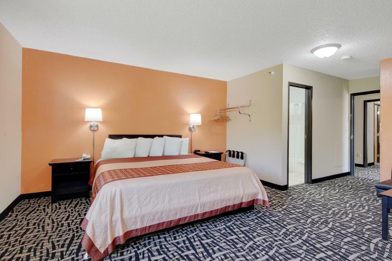 Americas Quality Inn & Suites - Finlayson Экстерьер фото