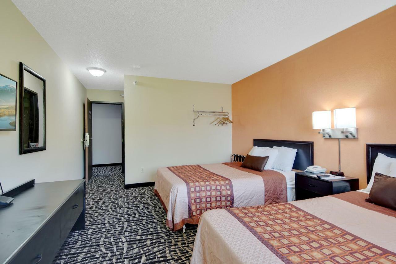 Americas Quality Inn & Suites - Finlayson Экстерьер фото