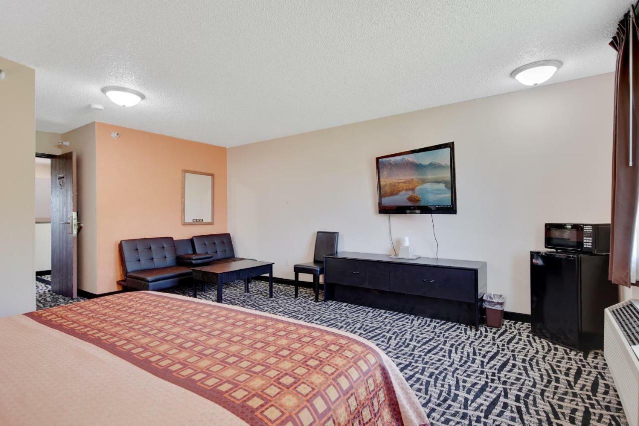 Americas Quality Inn & Suites - Finlayson Экстерьер фото
