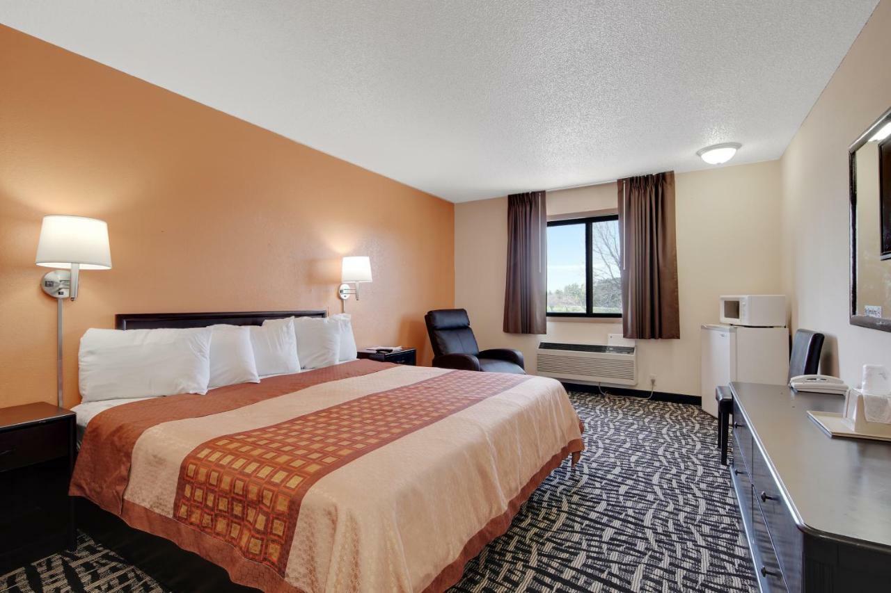 Americas Quality Inn & Suites - Finlayson Экстерьер фото
